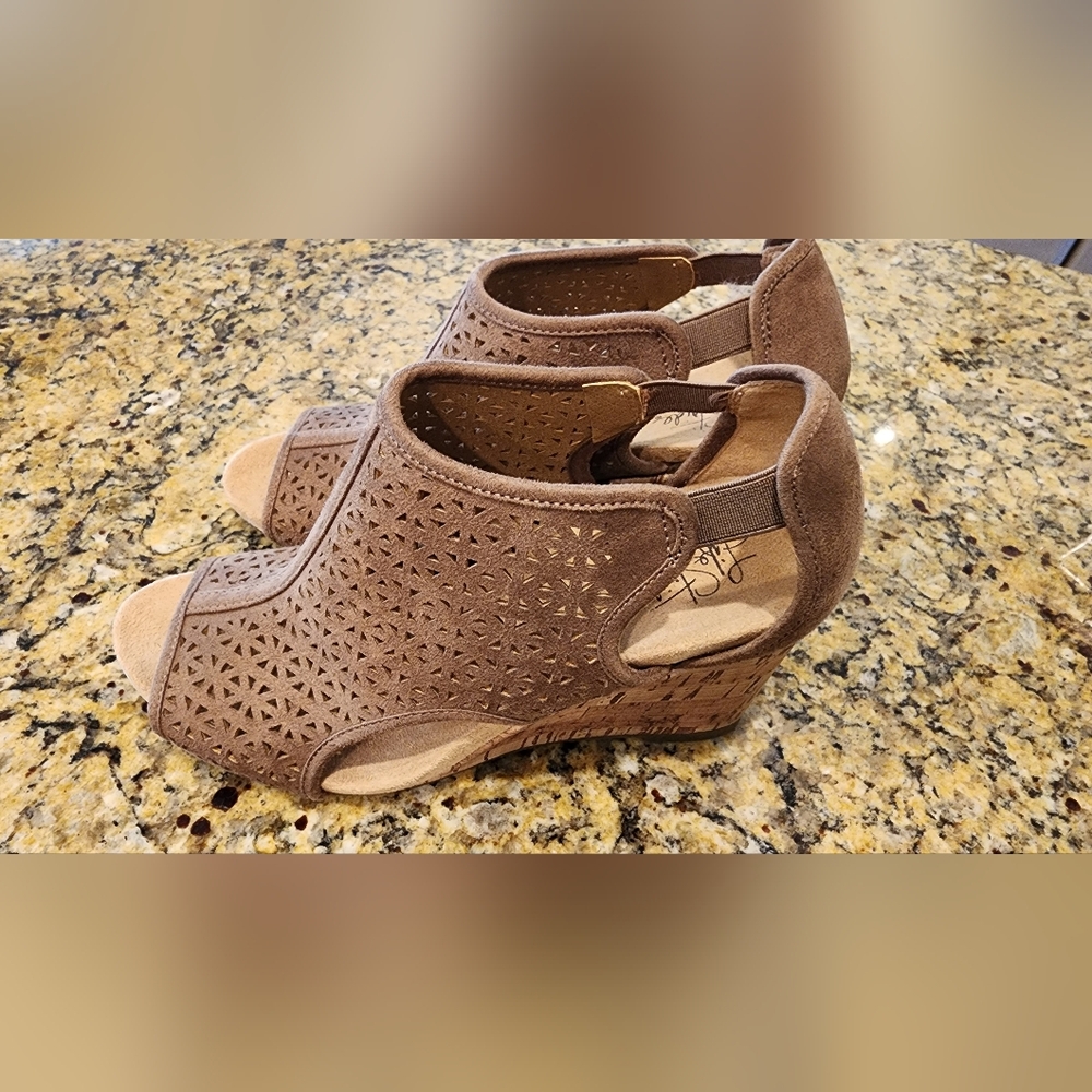 NWOT-Life Stride Hinx 2 Wedges